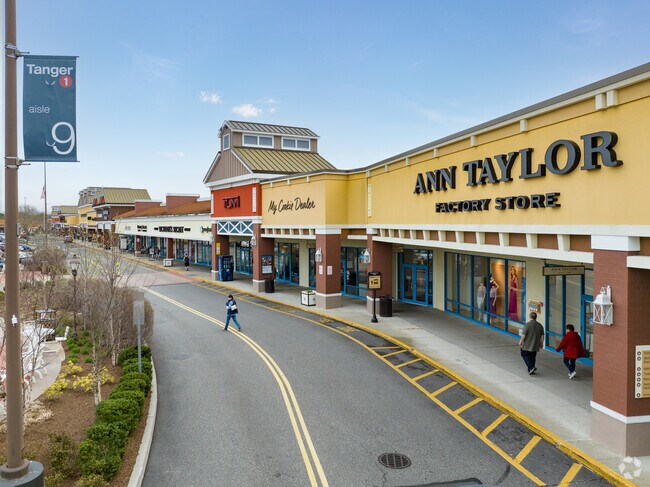 Long Island's Largest Outlet Center Featuring Over 165 Manufacturer Designer Outlet Stores.