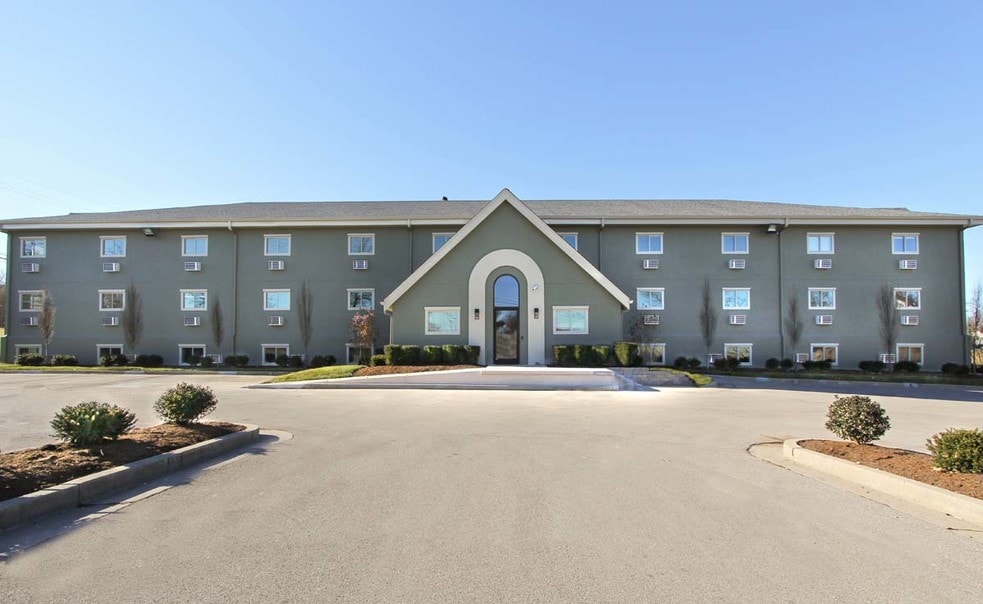 The Studios at Patchen - FREE Utilities, Lexington, KY 40517 - photo 1