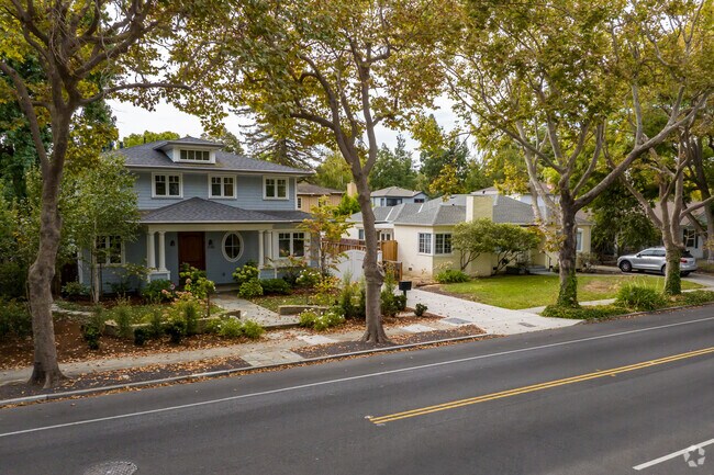 Community Center offers large Craftsman homes on beautiful tree lined streets.