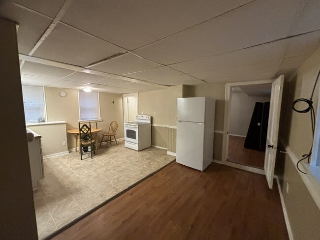 318 N 41st St unit 318B, Milwaukee, WI 53208 - photo 3