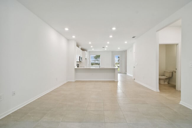 8215 Seaflower Pkwy, Bradenton, FL 34210 - photo 5