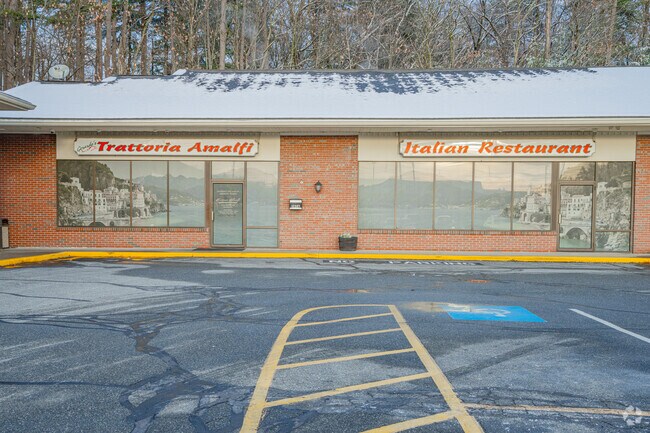 Trattoria Amalfi serves classic Italian near Route 28.