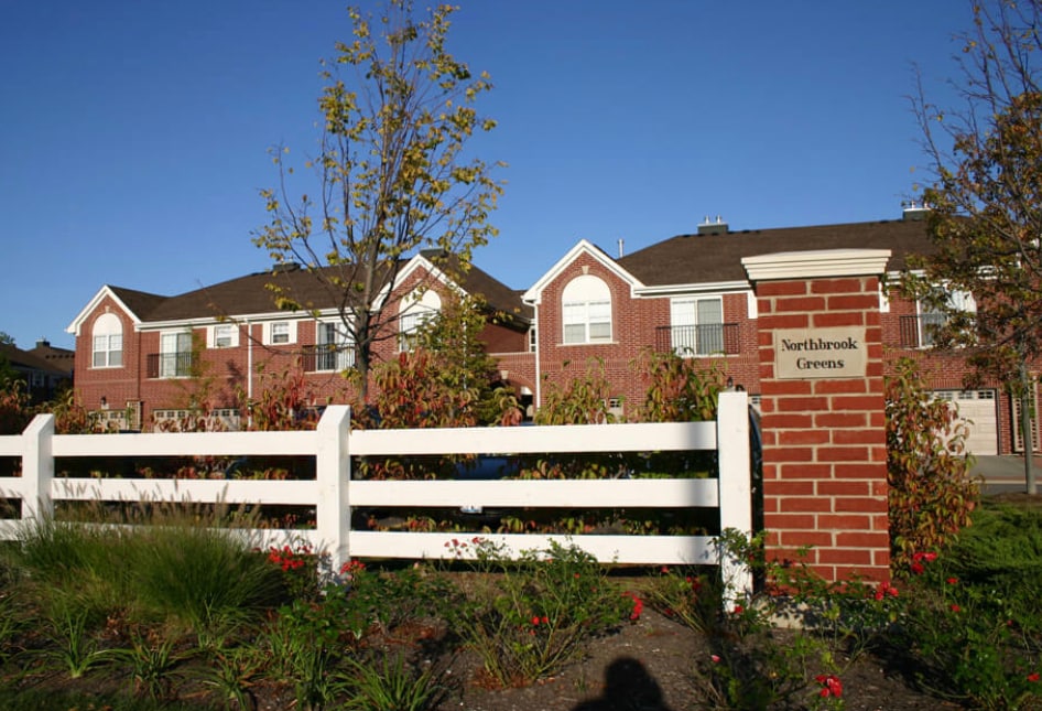 2375 Chelsea Rd, Northbrook, IL 60062 - photo 1