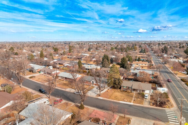 Lynn Knoll streets fan out, making for nice curved streets.