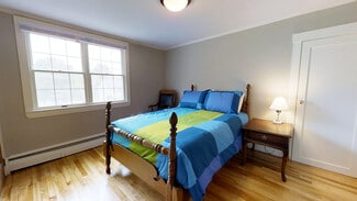 7 Warren St Unit Winthrop Room, Hallowell, ME 04347