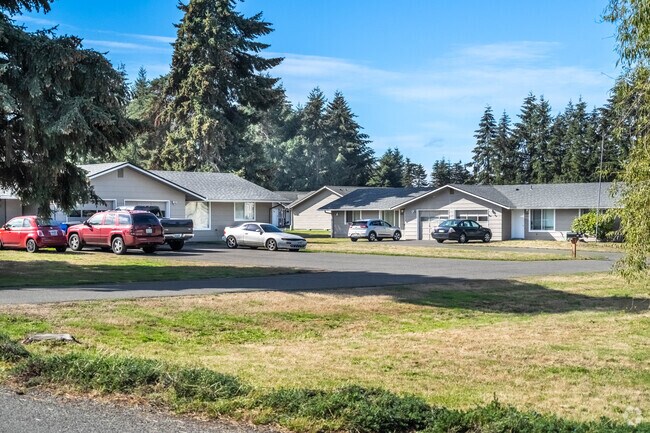 A row of ranch style homes in Grand Mound, WA.