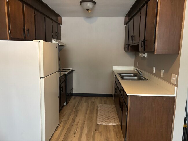 704 9th St NW unit 1, Cooperstown, ND 58425 - photo 3