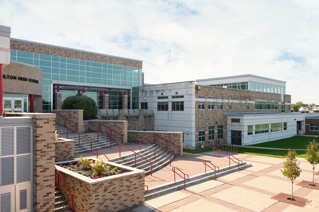 Main entrance to Hilton High School.
