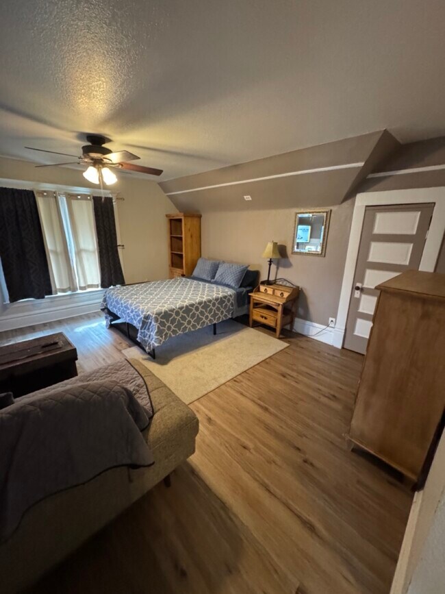 118 E Brookside St unit A, Colorado Springs, CO 80905 - photo 4