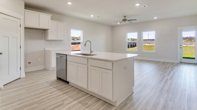 8181 Fir Tree Dr unit 36208492, Milton, FL 32583 - photo 4