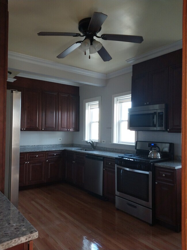 3927 Kirk St unit 2, Skokie, IL 60076 - photo 2