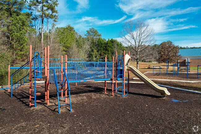 Futral Road Elementary School serves around 595 students daily.