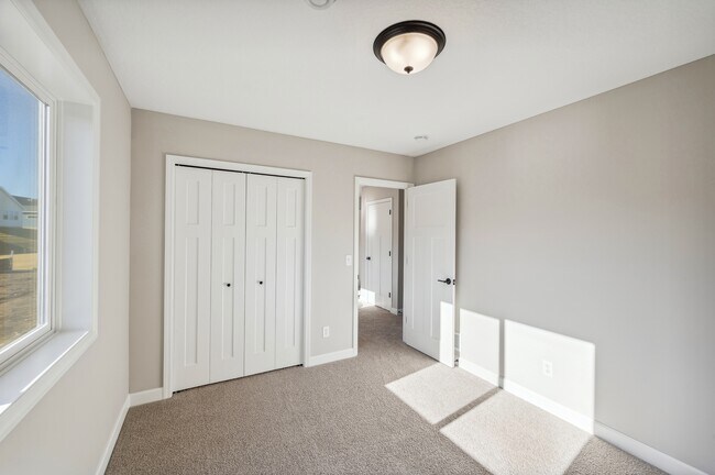 21. Bedroom 5.jpg
