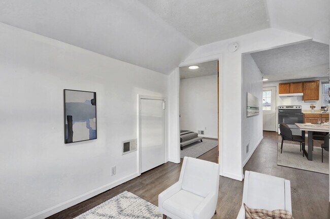 1039 S Pennsylvania Ave unit 2 - Up, Lansing, MI 48912 - photo 3