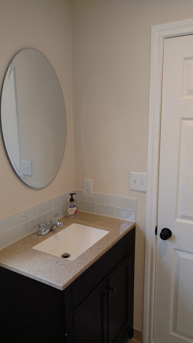 429 W 2nd St unit 1/2, Freeport, TX 77541 - photo 3