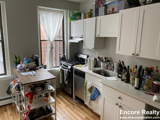 31 Sheafe St unit 7, Boston, MA 02113 - photo 2