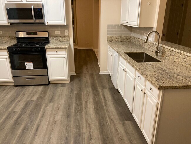 12 Gail Ct, Lake In the Hills, IL 60156 - photo 6