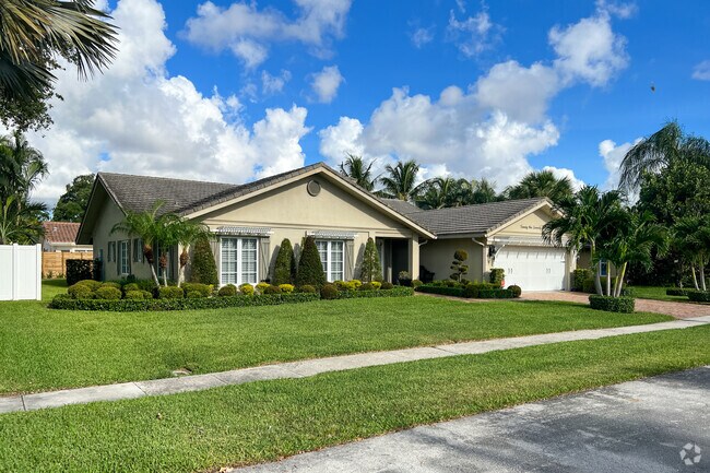 Two- to three-bedroom homes in Boca Raton offer luxury living, priced from $400K to $800K.