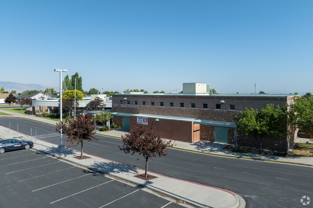 Middle Canyon Elementary School is located in the Tooele County neighborhood.