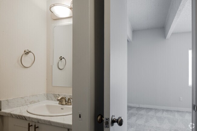 Highline Lofts, Aurora, CO 80012 - photo 4