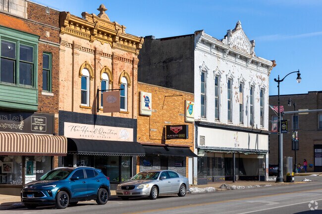 Downtown Watseka is located on Walnut Street and has a variety of shops and restaurants.