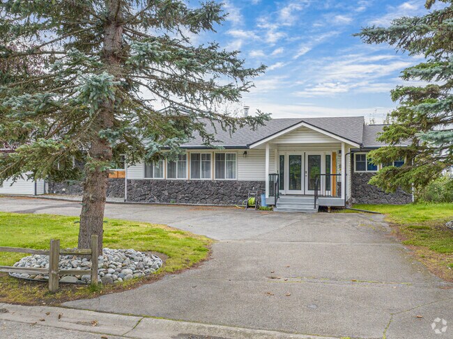 A few ranch-style homes can be found in Old Seward-Oceanview.
