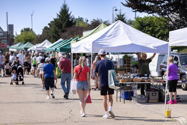 The Deerfield Farmer's Market is a great way to enjoy a Saturday when the sun is shining.