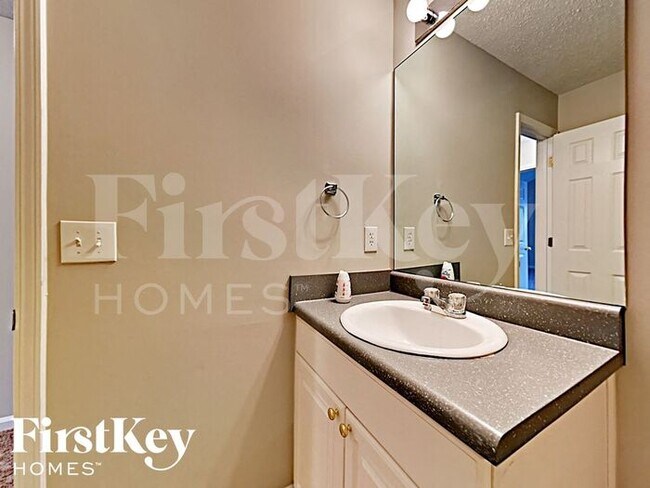 10697 Tara Village Way, Jonesboro, GA 30238 - photo 6