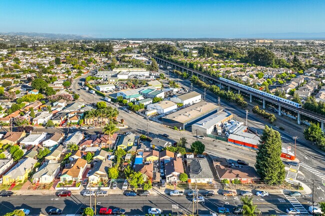 The Farrelly Pond District is in San Leandro, California with a population of 4,140.