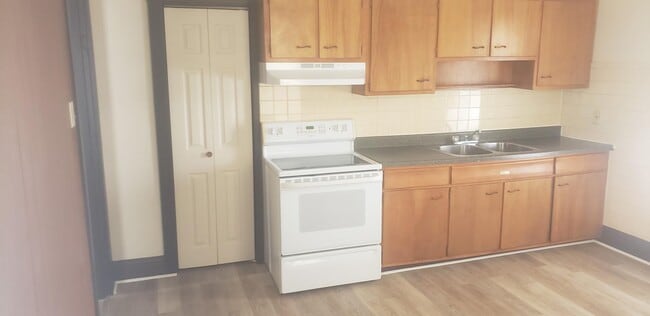 1105 W Main St unit 2nd floor, Collinsville, IL 62234 - photo 4