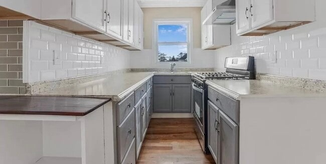 475 Tecumseh St unit 1, Fall River, MA 02721 - photo 2