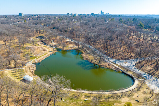 Nearby Greenwood-Ashworth Park has something for everyone to enjoy.