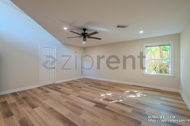 4031 Leeshire Dr, Houston, TX 77025 - photo 7