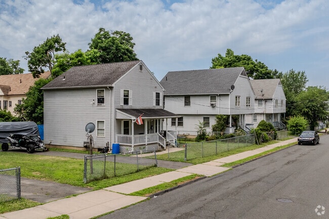 Only 12% of the residents in Clay Arsenal own their own home.