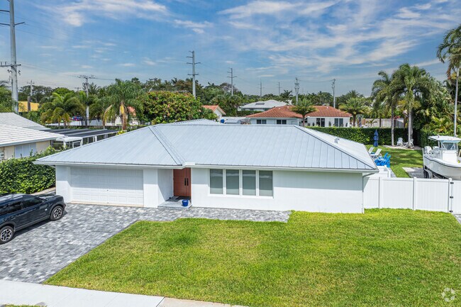 Single-family homes in Palm Beach Farms feature large yards and beautiful landscaping.