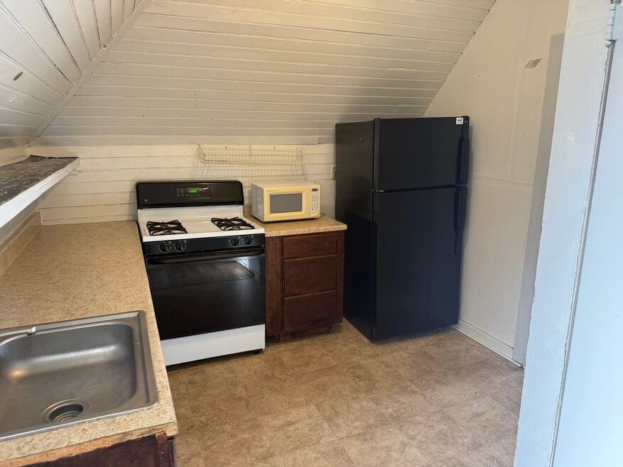 907 Rood Ave unit Rood Ave Upstairs, Grand Junction, CO 81501 - photo 1