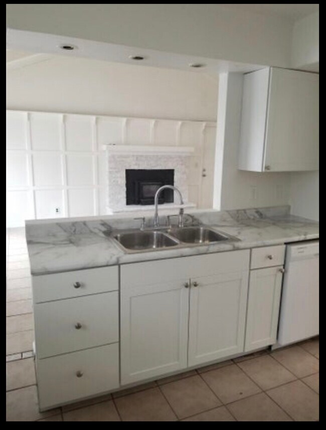 5801 W Carmen Ave, Milwaukee, WI 53218