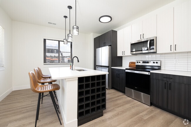 2BR, 2BA -1093SF - Kitchen