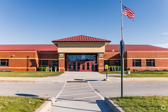 Rolling Hills Elementary School provides education in the neighborhood of 
Mukwonago.
