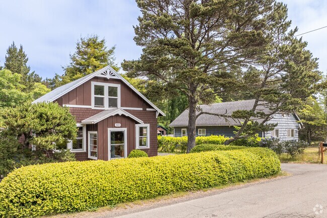 The CAP Index Crime Score in South Beach is 2 out of 10, which is lower than the national average of 4.