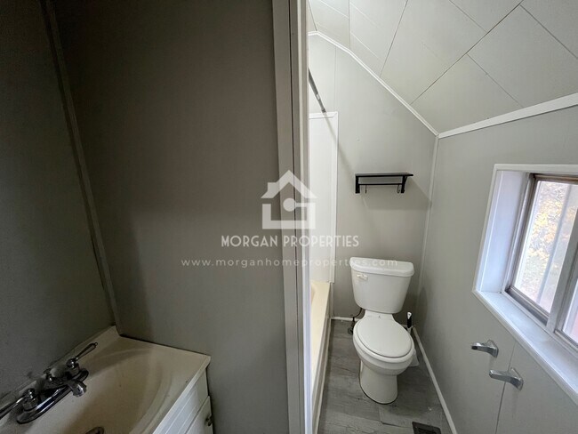 1104 Thornburg St, New Castle, IN 47362 - photo 5