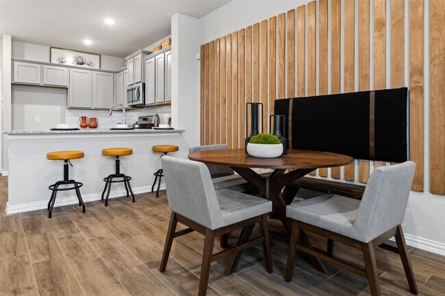 2238 Memory Oaks Dr unit 11, Tomball, TX 77375 - photo 4