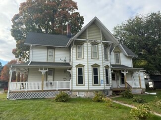 502 W South St, Oconomowoc, WI 53066