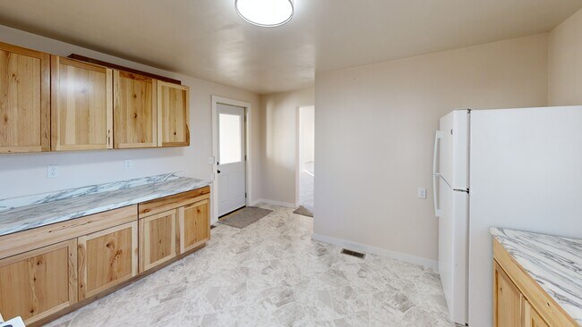 106 E Church St, Laurel, IA 50141 - photo 3