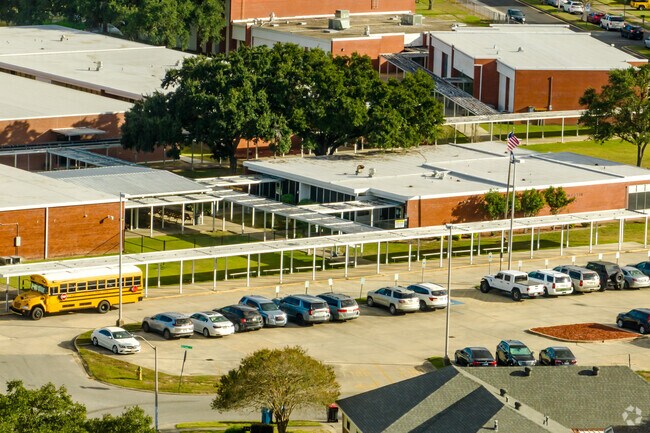 Edgar Martin Middle School provides an inclusive learning environment that supports students for whom English is a second language, as well as those who are deaf or hard of hearing.