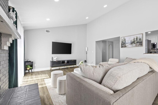 7335 Quail Ridge Dr unit ID1266300P, Charlotte, NC 28226 - photo 2