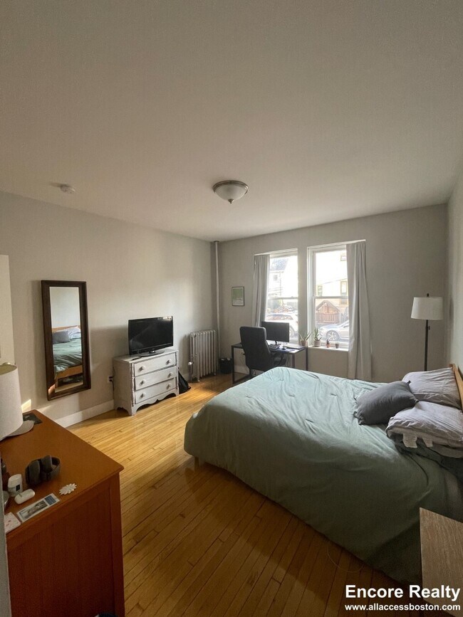 4 Farrington Ave Unit 1, Boston, MA 02134