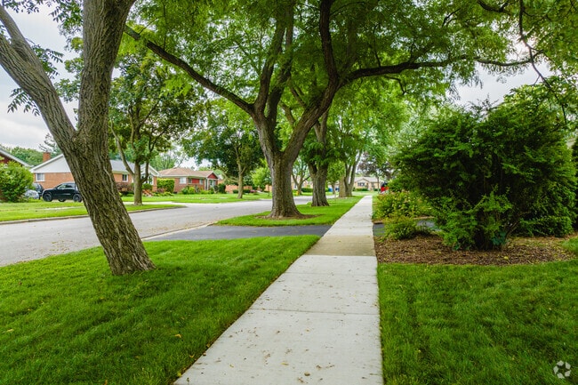 Hatlen Heights has clear sidewalks and tree-lined streets.