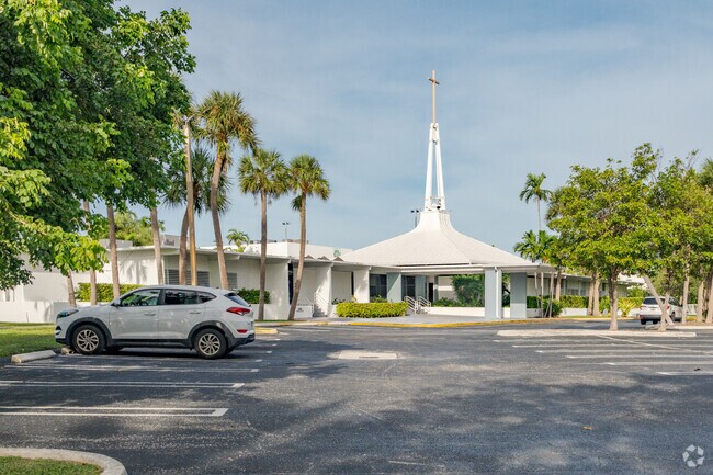 Exterior of Key Biscayne Presbyterian School.