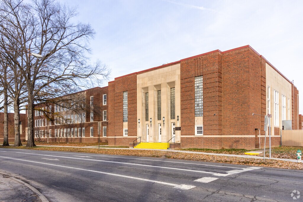 Cabell Alternative School received an A- grade from Niche.